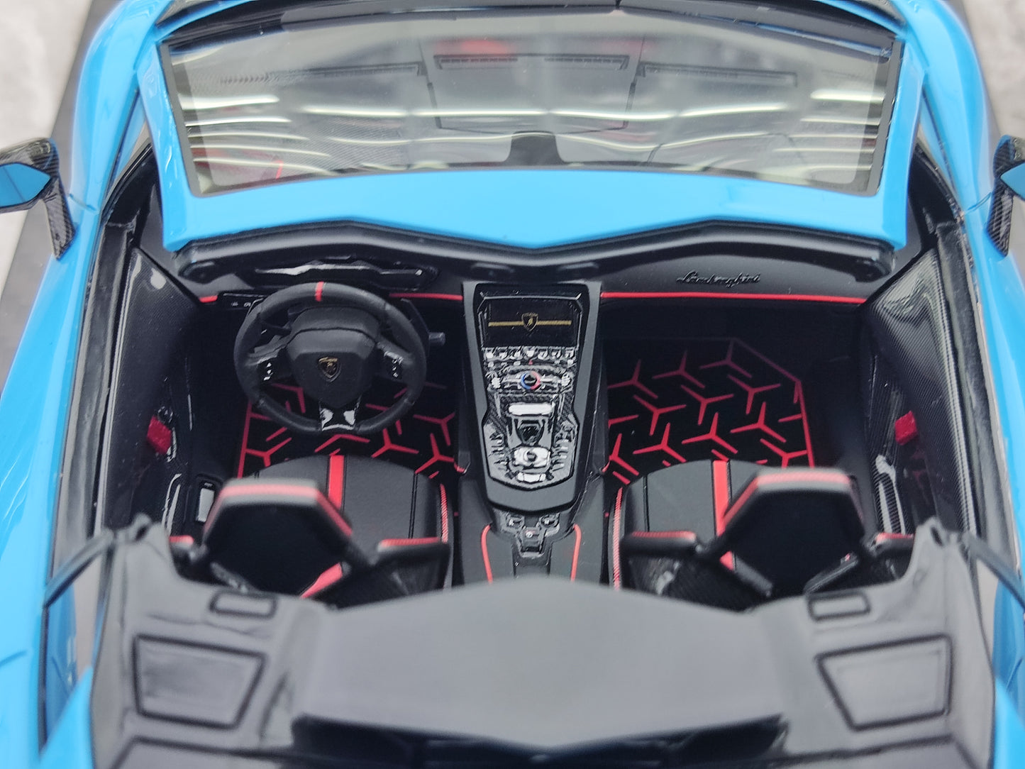 UU 1/18 Lamborghini SVJ Baby Blue UU002