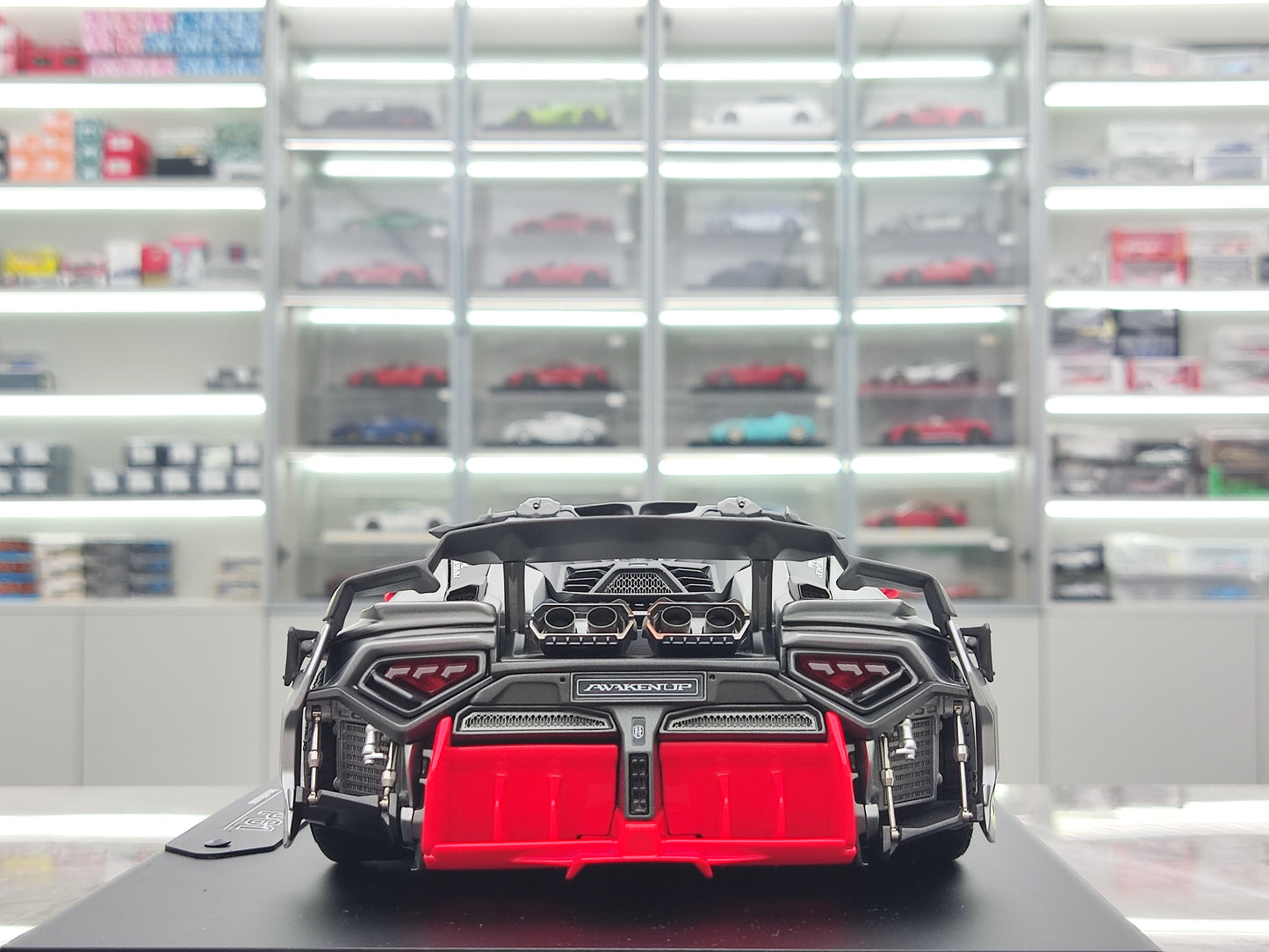 Dreamwalkers 1/18 Lamborghini Awakenup-P61 Arĝent-Elektrokovrita Limigita Eldono Modelaŭto A-D61-ST02