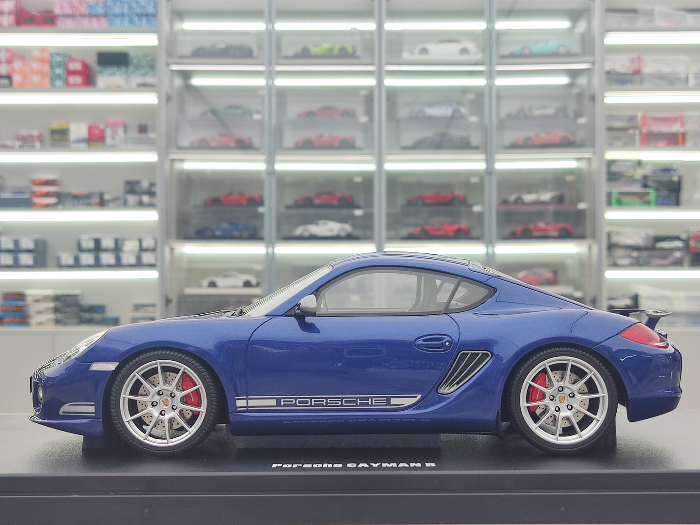 GT Spirit 1/18 Porsche CAYMAN R AKVA Metala Blua Simulada Modelaŭto GT901