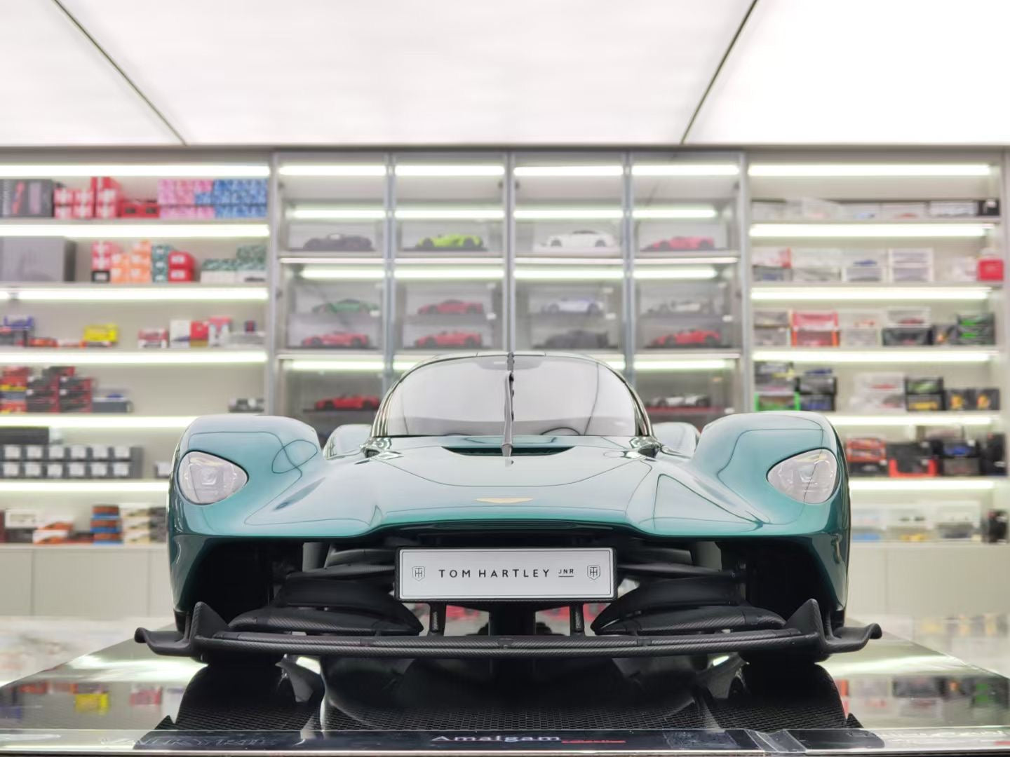 Amalgam 1/8 Aston Martin Valkyrie Green Resin High-End Model Car Collectible M6302-SC1