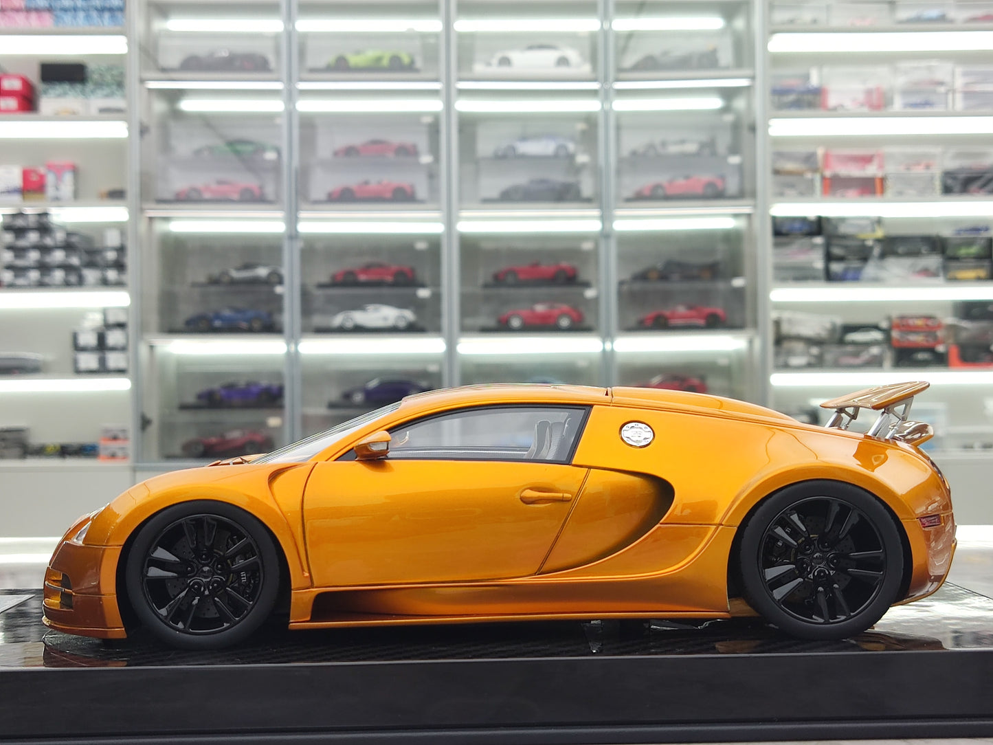 UU 1/18 Bugatti Veyron Gold Resin Car Model JS-UU002