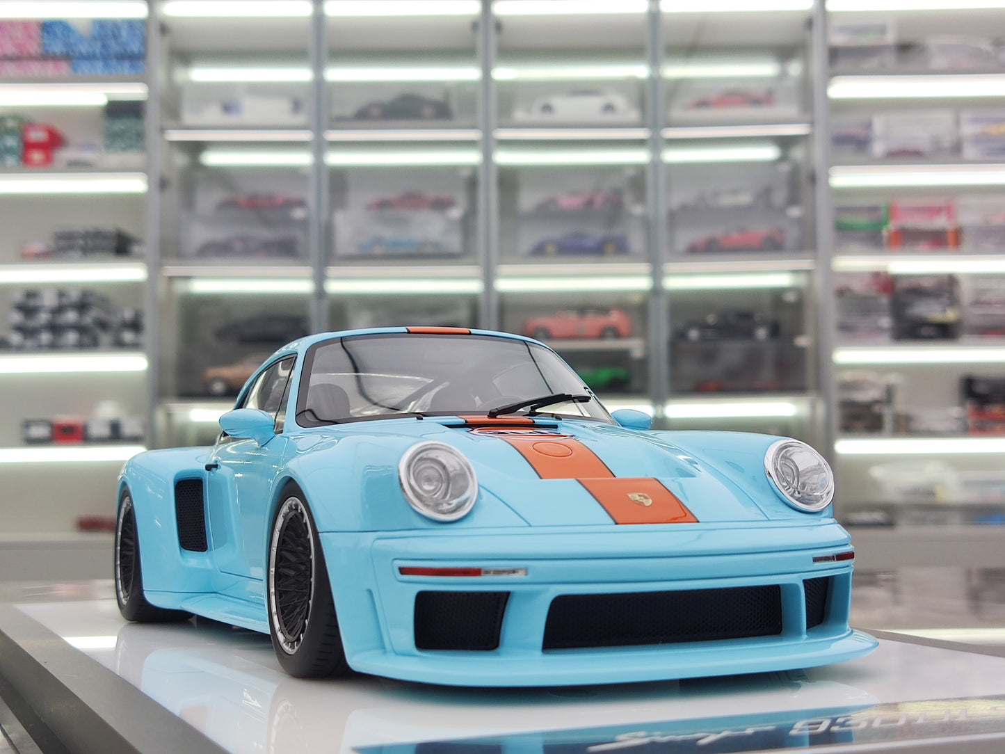 MCM 1/18 Porsche Singer DLS Turbo Acrylic Base with Bay/High Spoiler MCM013