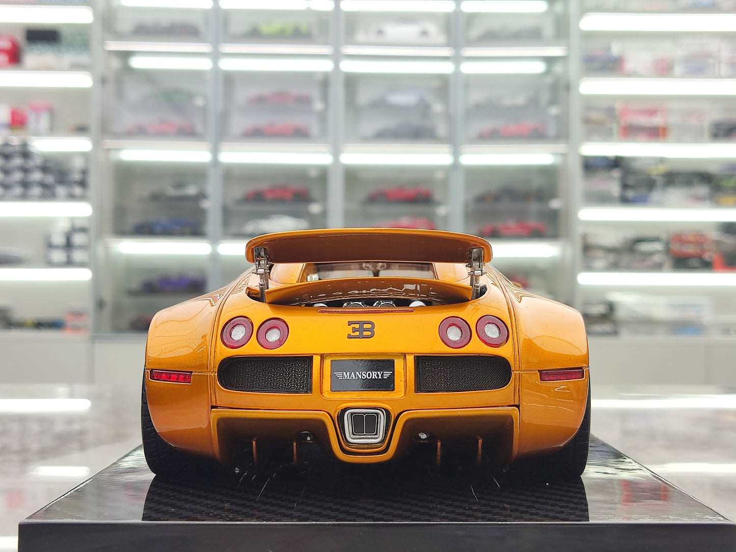 UU 1/18 Bugatti Veyron Gold Resin Car Model JS-UU002