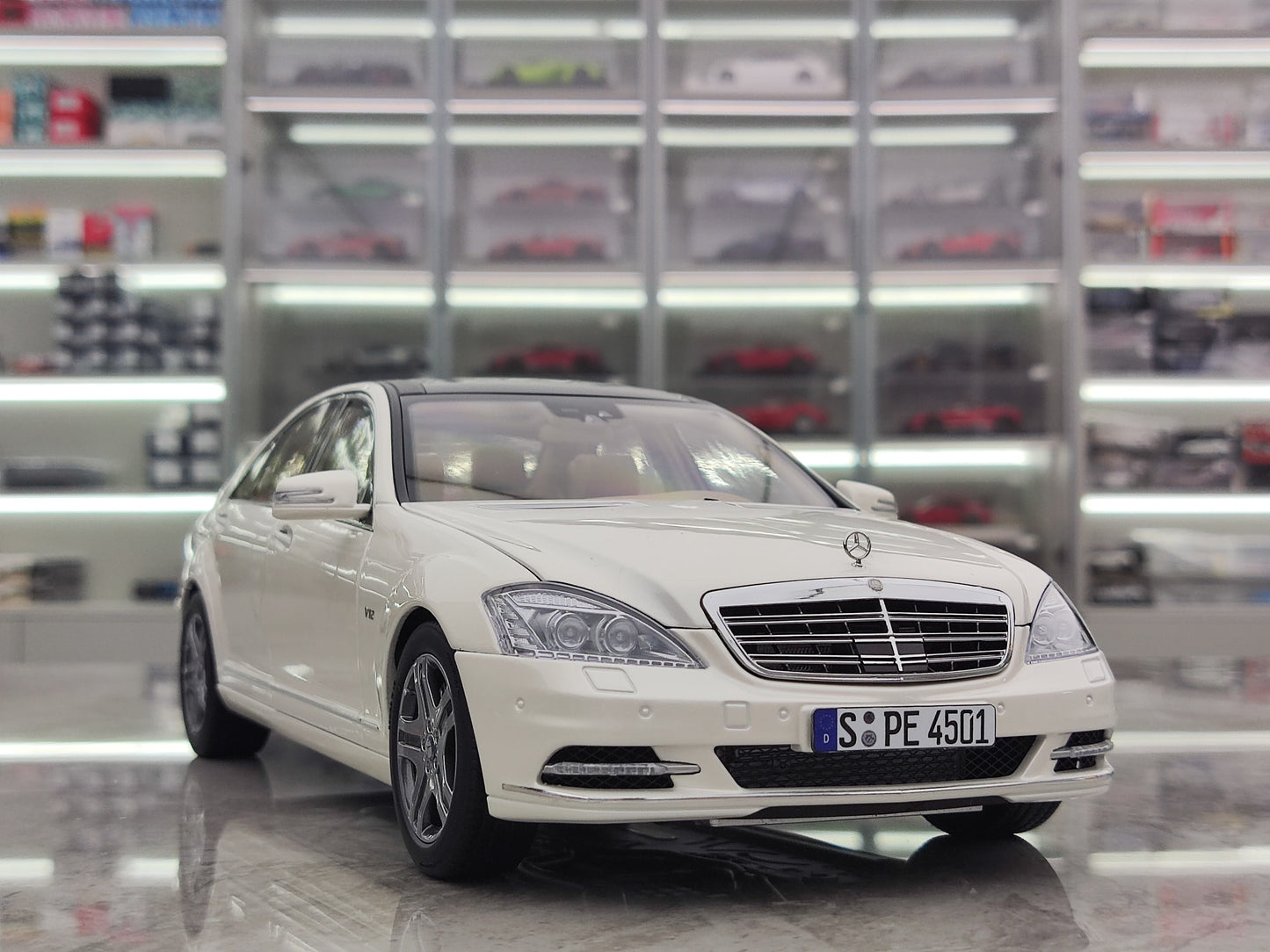 MOTORHELIX 1/18 Mercedes-Benz S-Class S600L (W221) White Alloy Car Model MH308