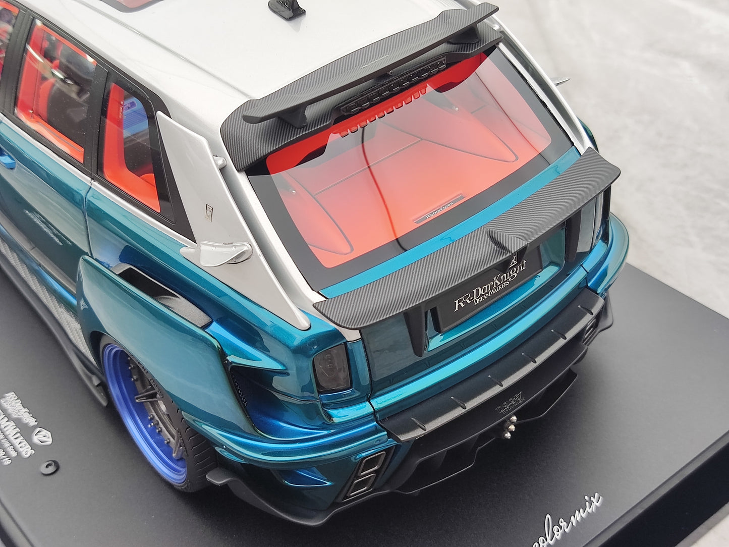 Dreamwalkers 1/18 Rolls-Royce RR.Darknight D900 Glossy Silver and Blue Limited Edition Collectible Model Car R-D900-02