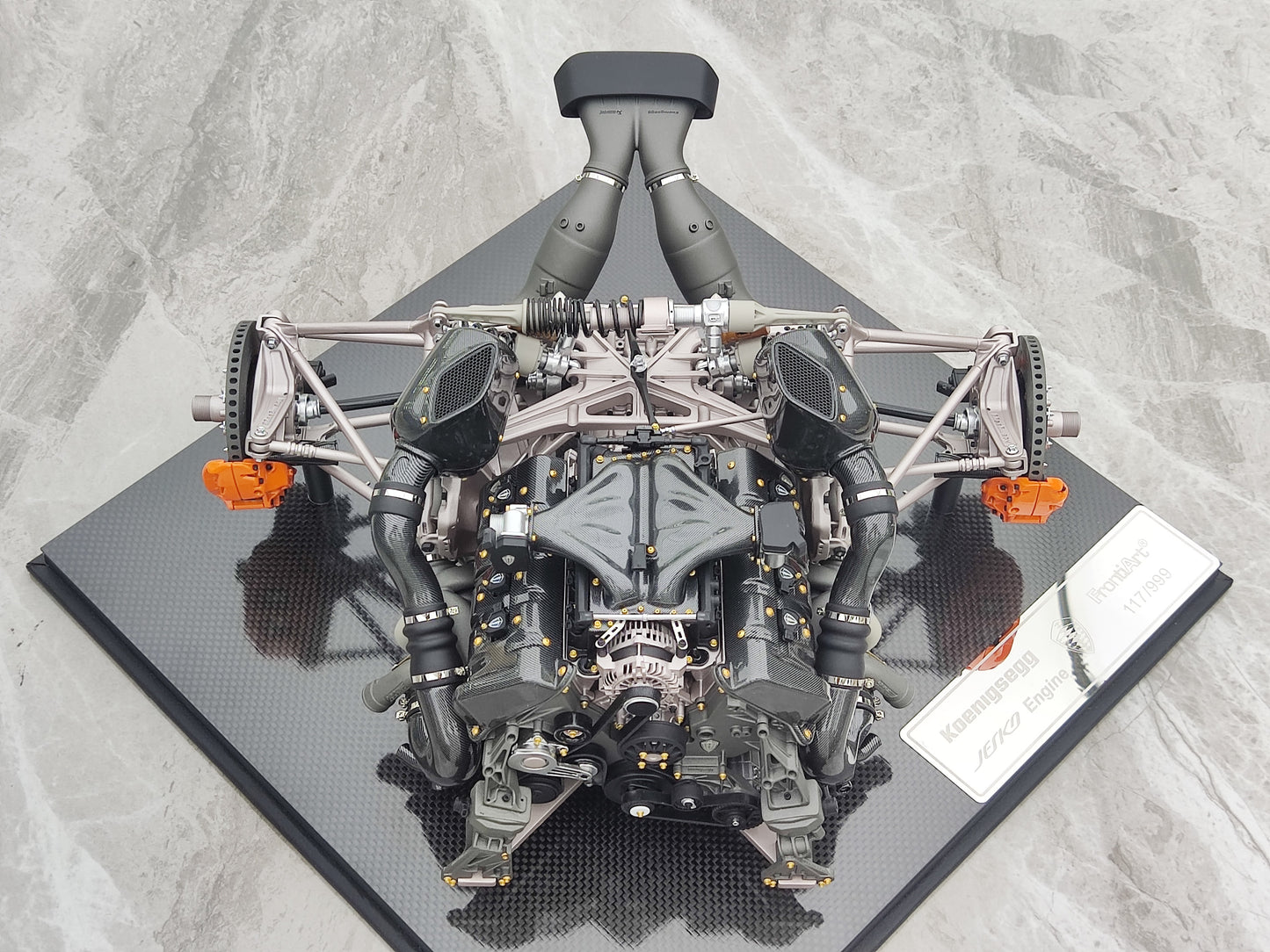 FRONTIART 1/6 Koenigsegg Jesko Engine Black Green FA087