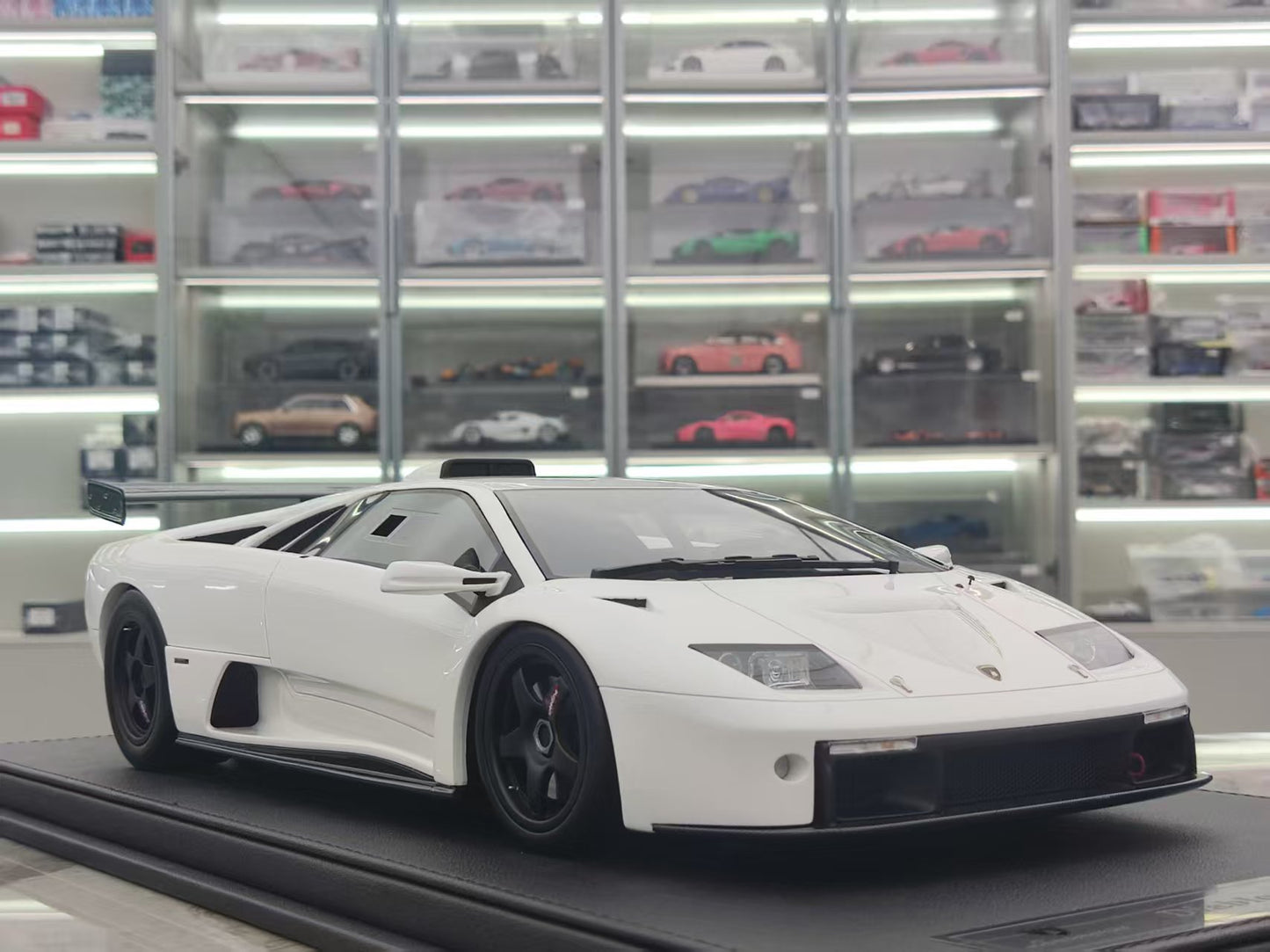 GL 1/12 Lamborghini Diablo GTR White Model Figure JS-GL002