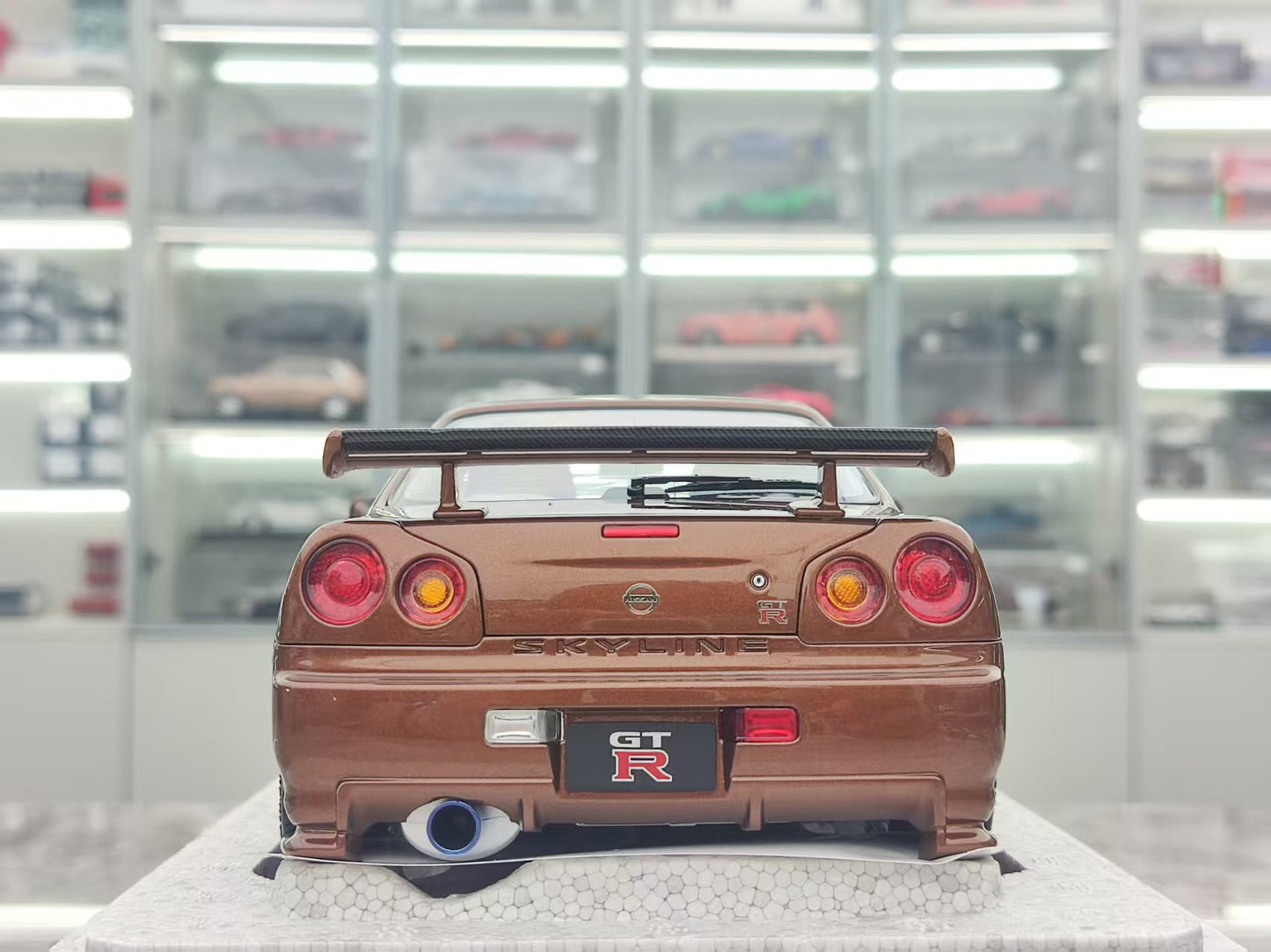 MOTORHELIX 1/18 Nissan Skyline GT-R (R34) CUSTOMIZED VERSION Metal Bronze MH319