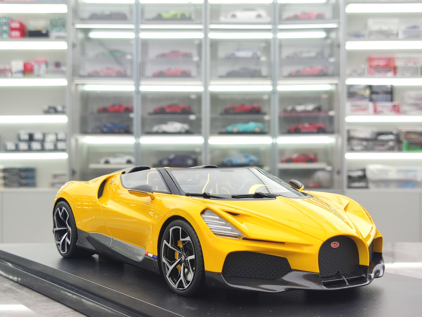 TOPSPEED 1/18 Bugatti W16 Mistral Yellow Simulation Model Car TS0598