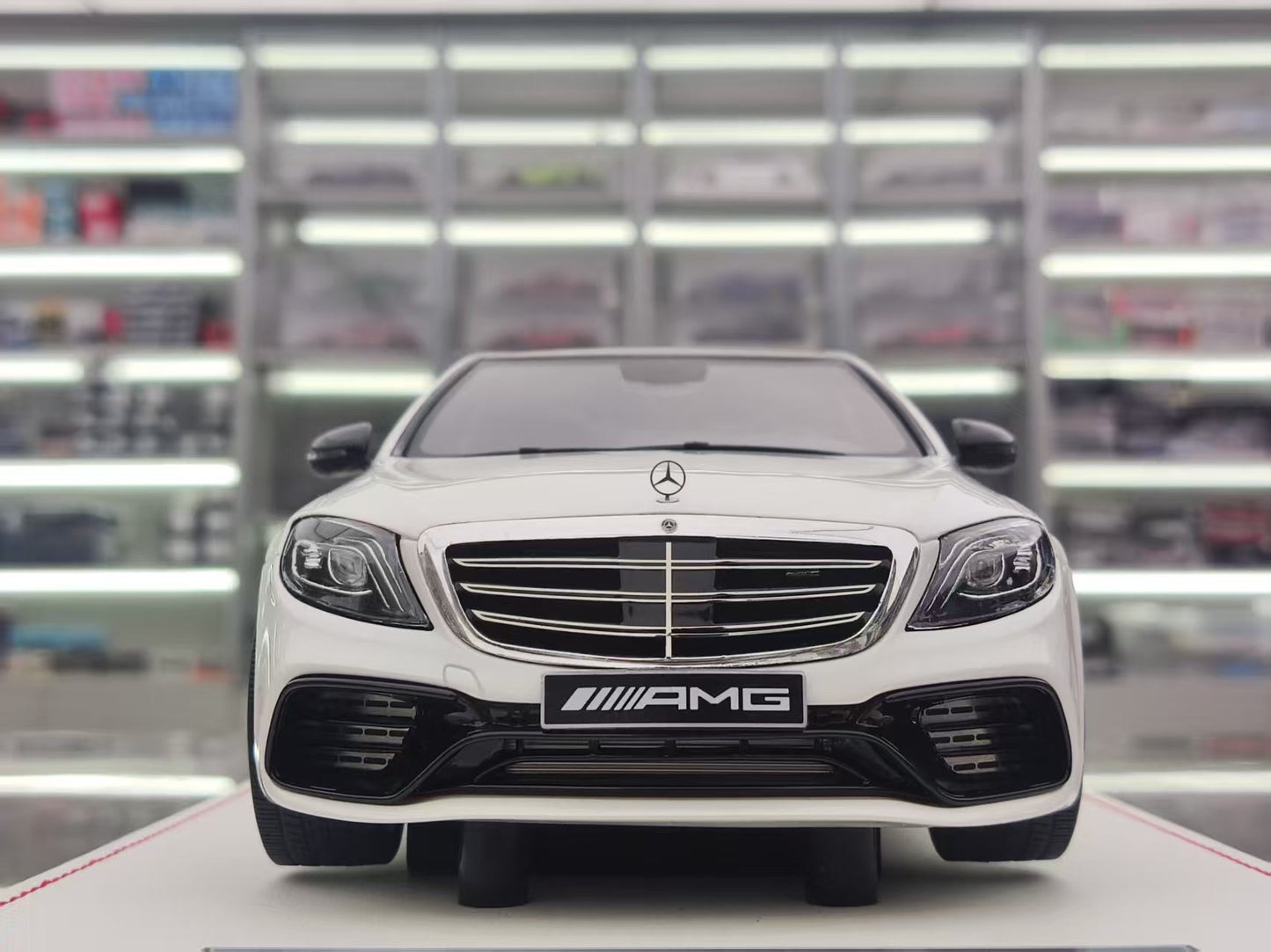 VEHICLE Art 1/18 Mercedes-Benz S63 White Resin Car Model JM-VA001
