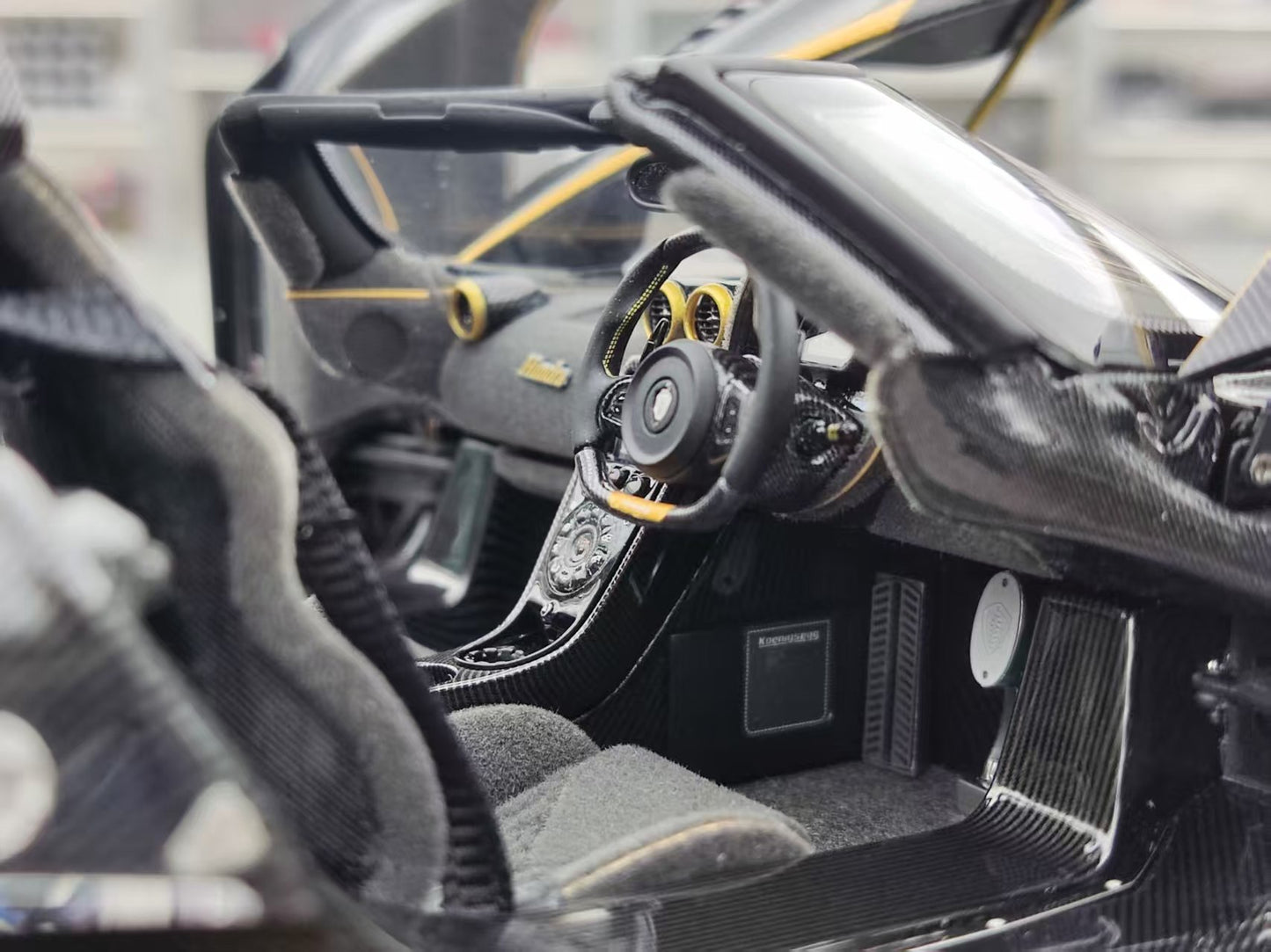 FRONTIART 1/18 Koenigsegg Agera S Hundra 7100 Carbon Gold Resin Full Opening FA187
