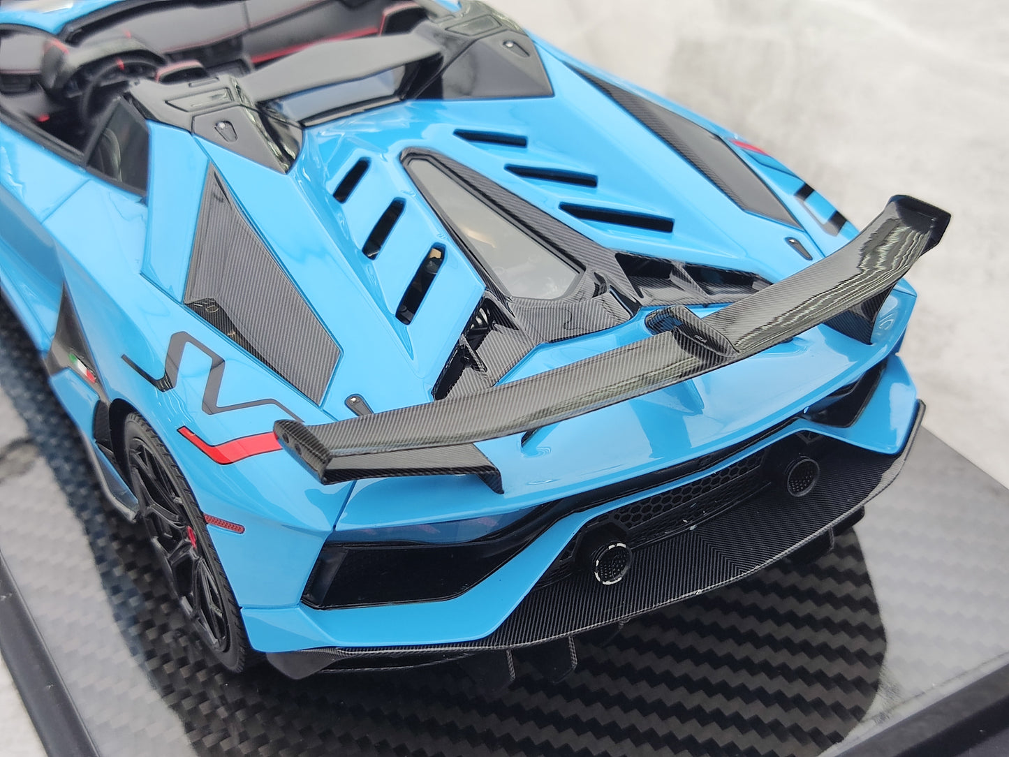 UU 1/18 Lamborghini SVJ Baby Blue UU002