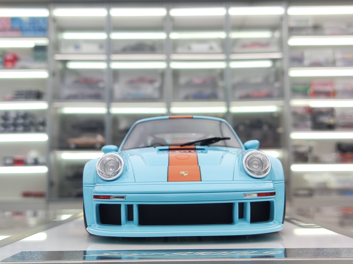 MCM 1/18 Porsche Singer DLS Turbo Acrylic Base with Bay/High Spoiler MCM013