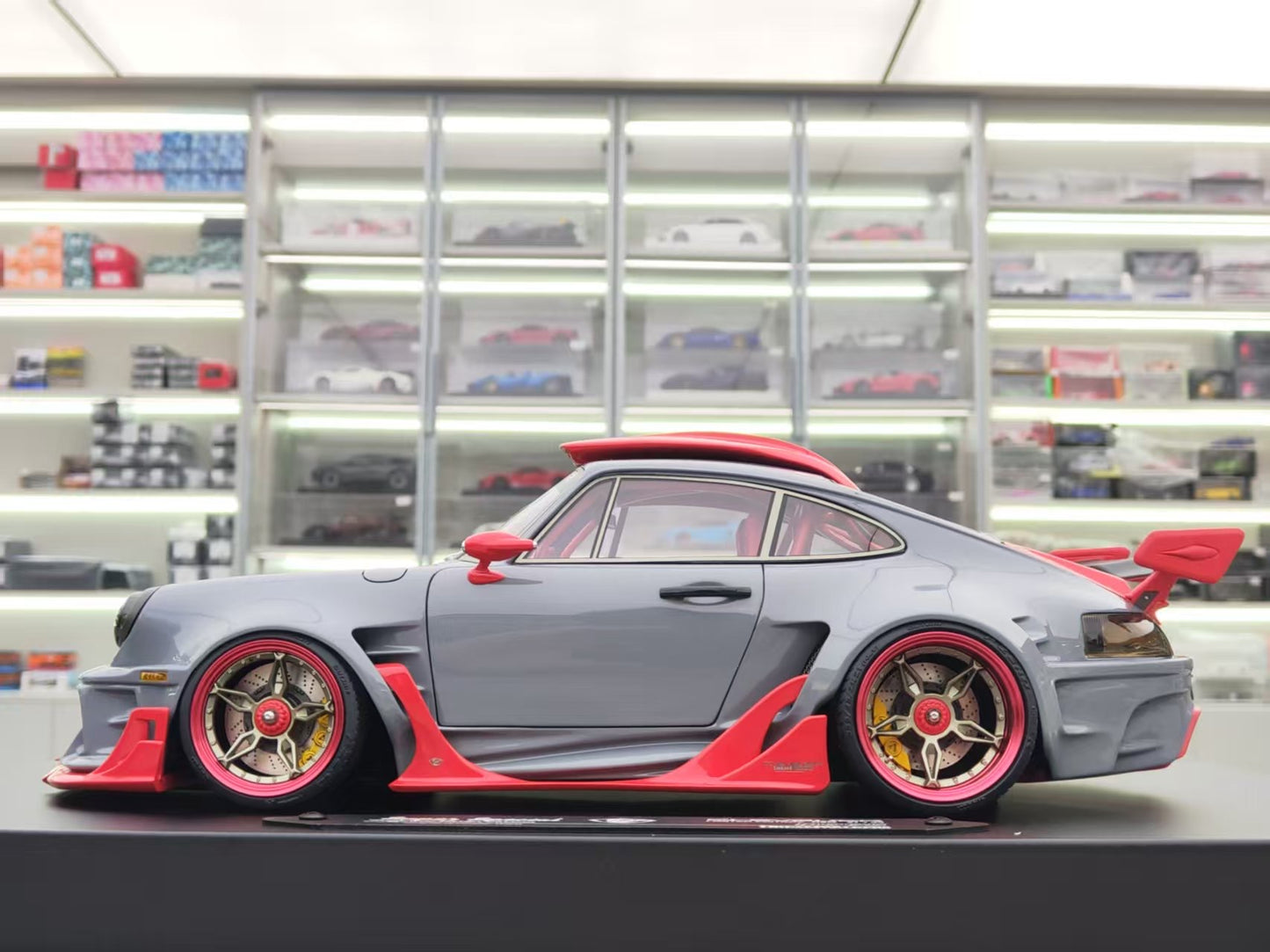 Dreamwallers 1/18 Porsche 911 Modified Grey Simulated Car Model C-D995-RG01