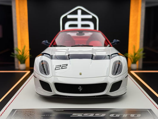 DM 1/18 Ferrari 599 gto Bianco Avus 27/30 DDJ024