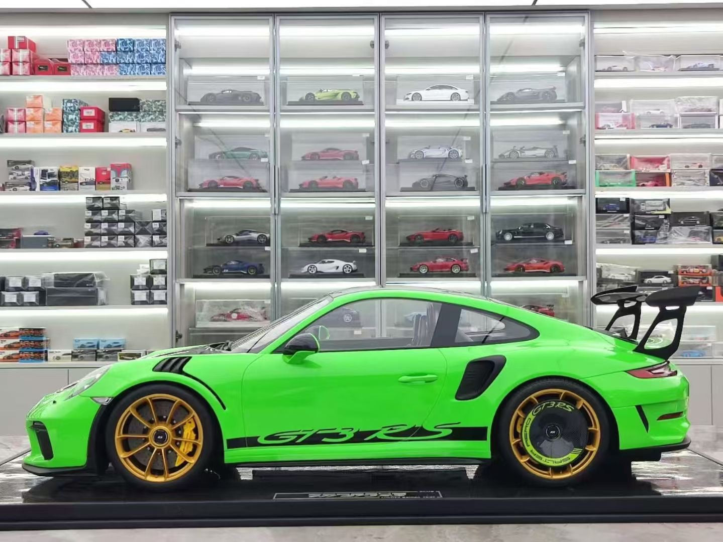 DM 1/8 Porsche 911 GT3RS Green Simulated Car Model PG011P