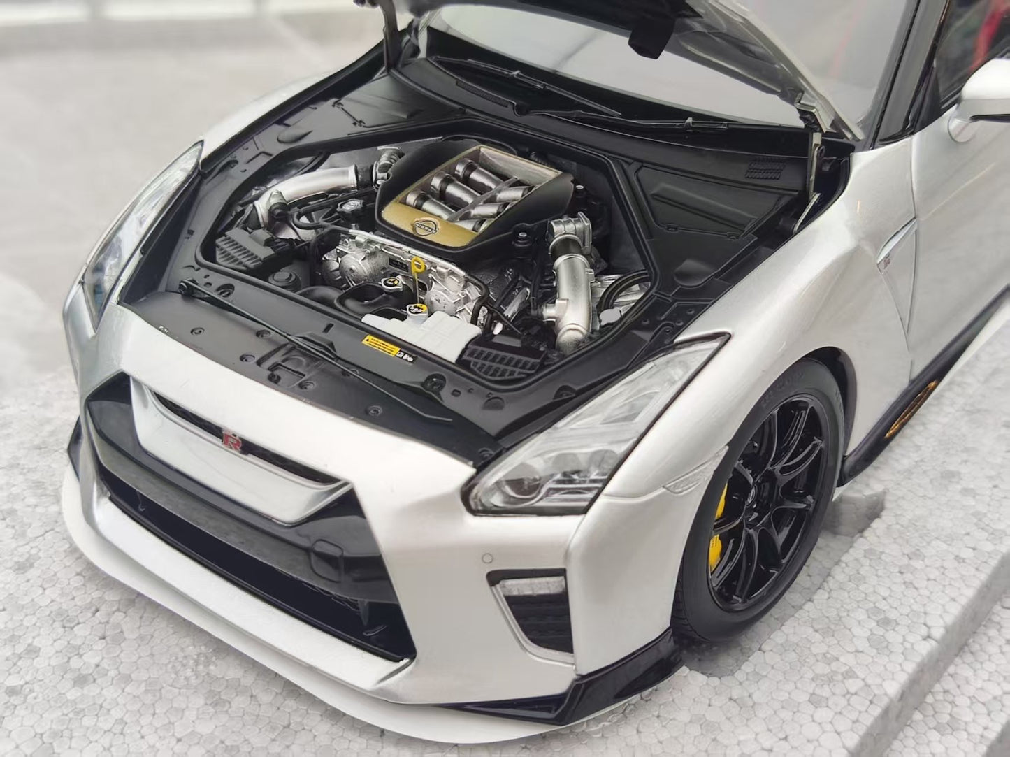 MOTORHELIX 1/18 Nissan GT-R (R35) Track Edition Engineered by NISMO T-Spec, Ultimate Metallic Silver, Car Model MH311