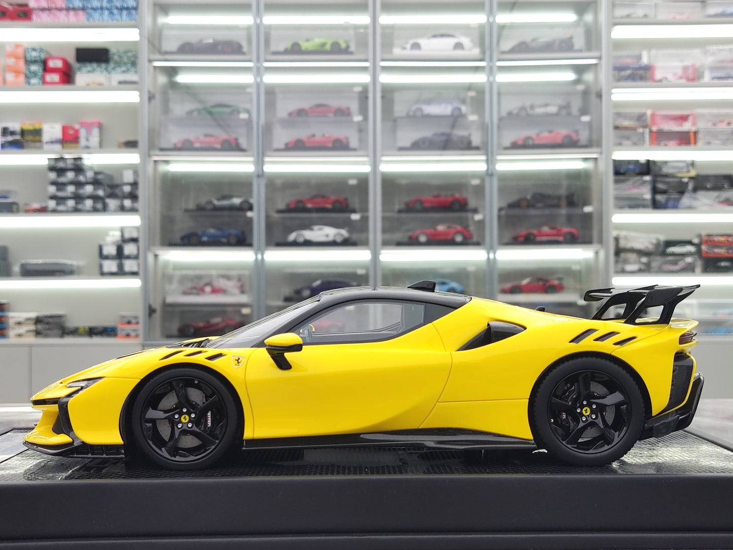 UB 1/18 Ferrari SF90XX Yellow Simulated Car Model JS-UB001