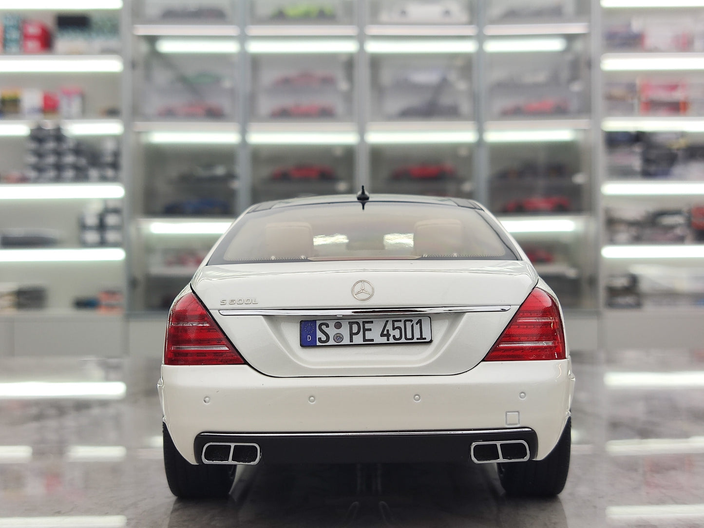 MOTORHELIX 1/18 Mercedes-Benz S-Class S600L (W221) White Alloy Car Model MH308