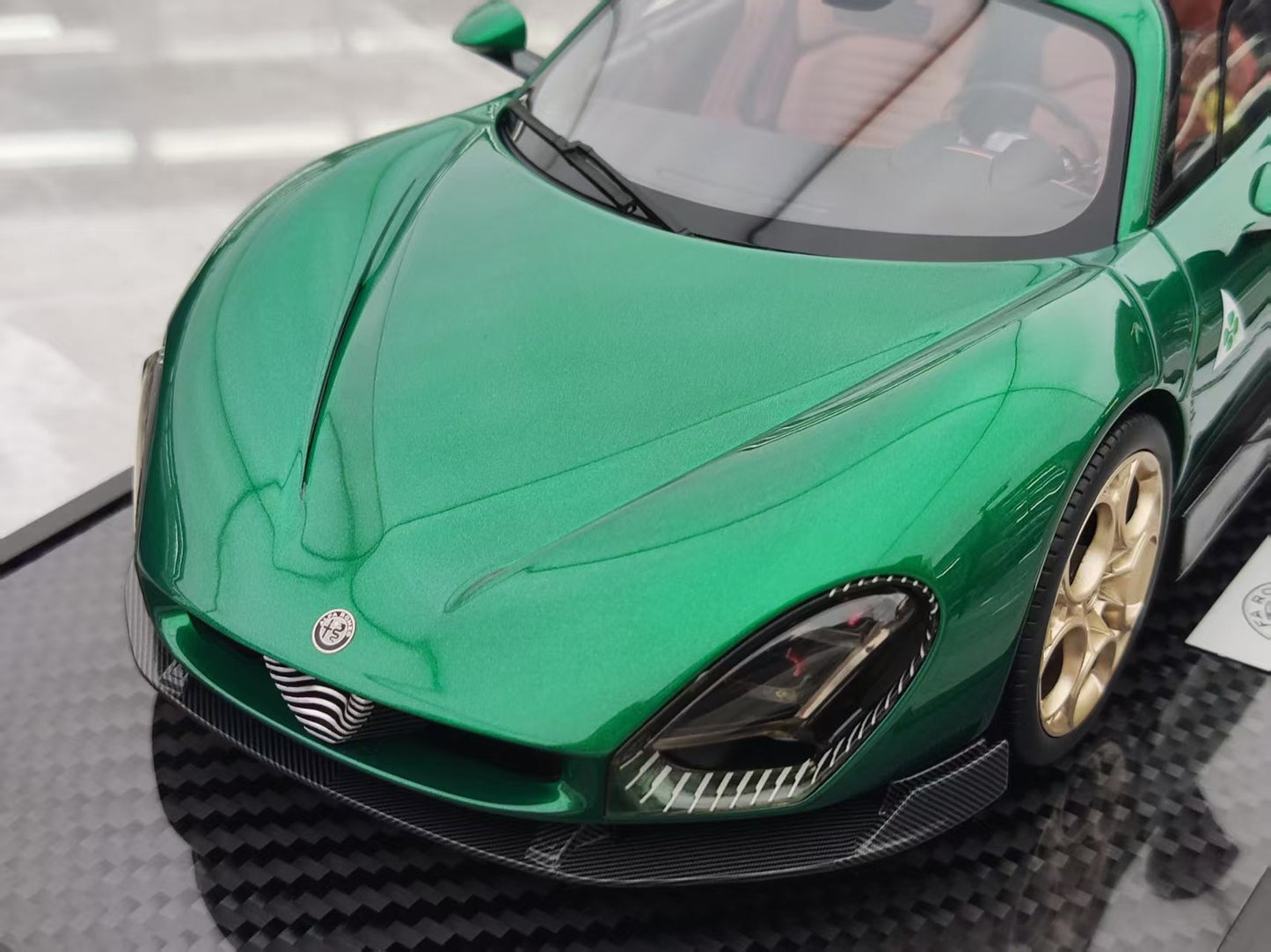 BBR 1/18 Alfa Romeo 33 Stradale Carbon Base Green Car Model P18264DCH