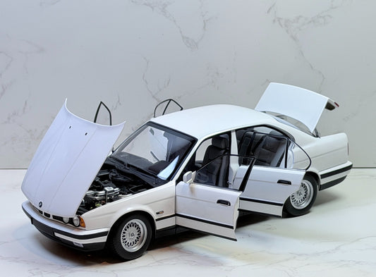 MINICHAMPS 1/18 BMW 535i (E34) 1988 Blanco 113024004