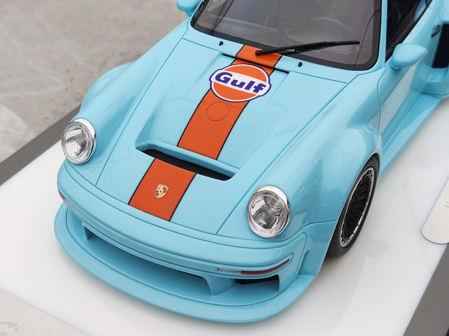 MCM 1/18 Porsche Singer DLS Turbo Acrylic Base with Bay/High Spoiler MCM013
