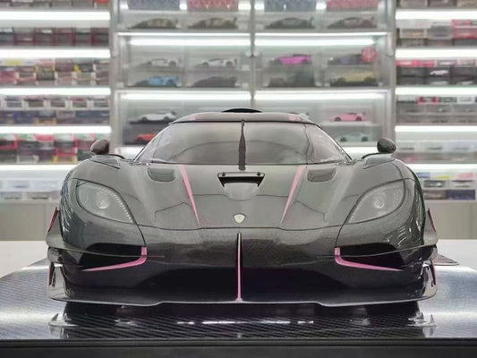 FA 1/8 Koenigsegg ONE:1 Carbon Powder High-end Car Model Ornament FA069