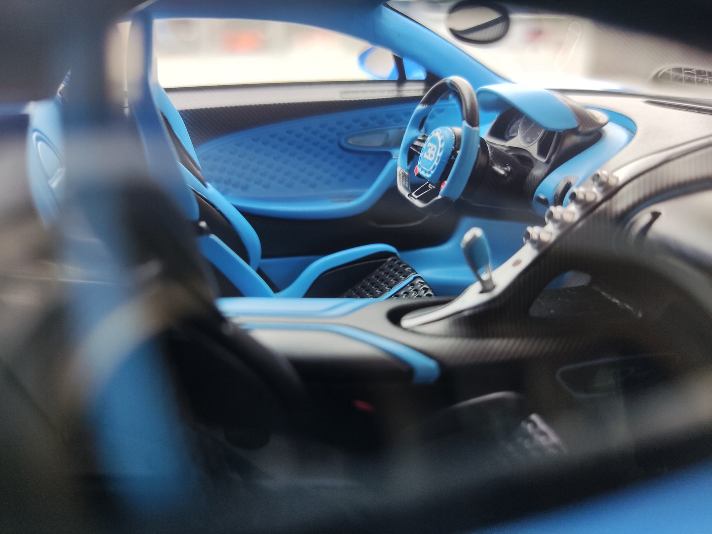 HH Model 1/18 Bugatti Divo Ocean Blue HH507