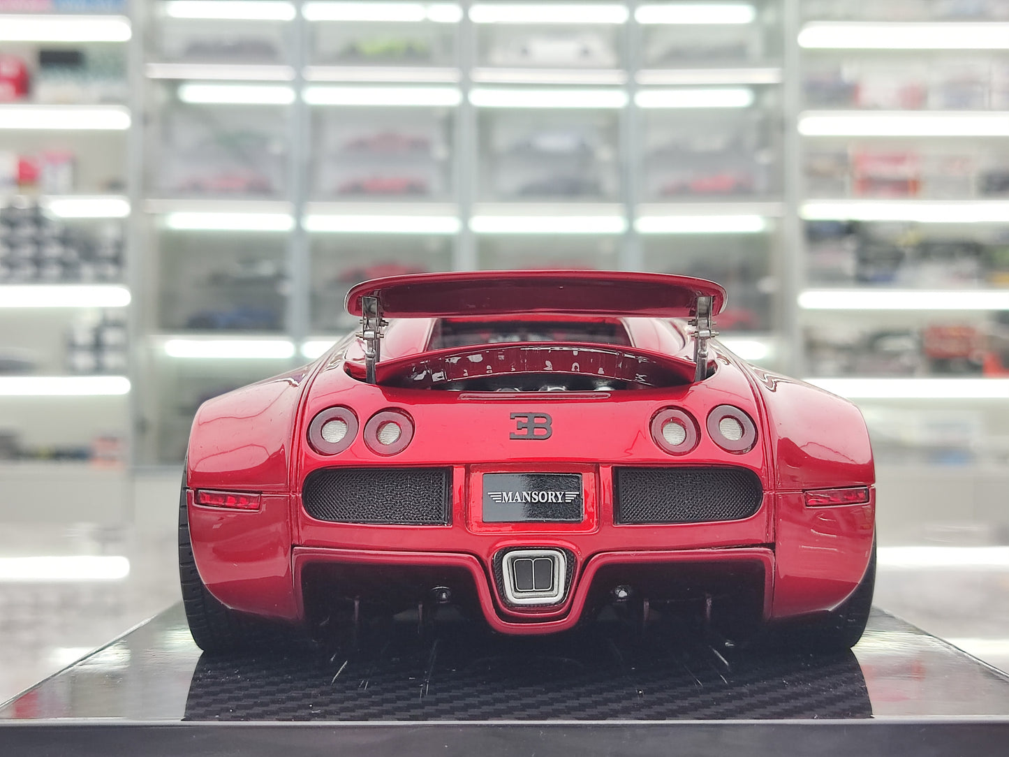 UU 1/18 Bugatti Veyron Electroplated Red Resin Car Model JS-UU003