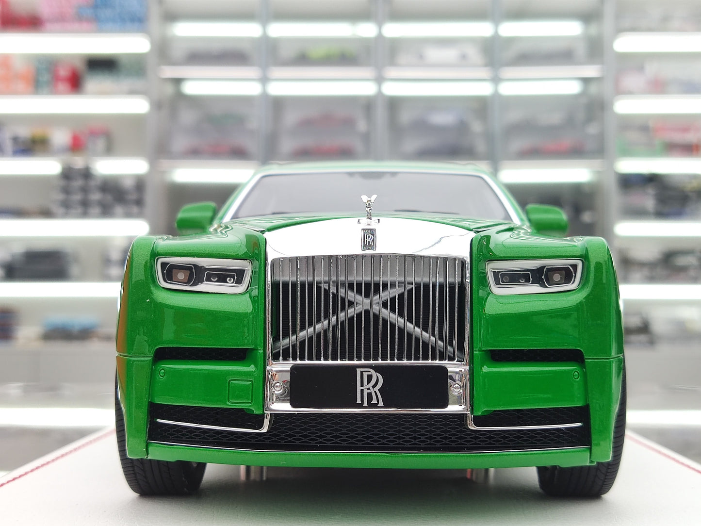 SC 1/18 Rolls-Royce Phantom VIII Electroplated Green, priced at 2980 JS-SC005