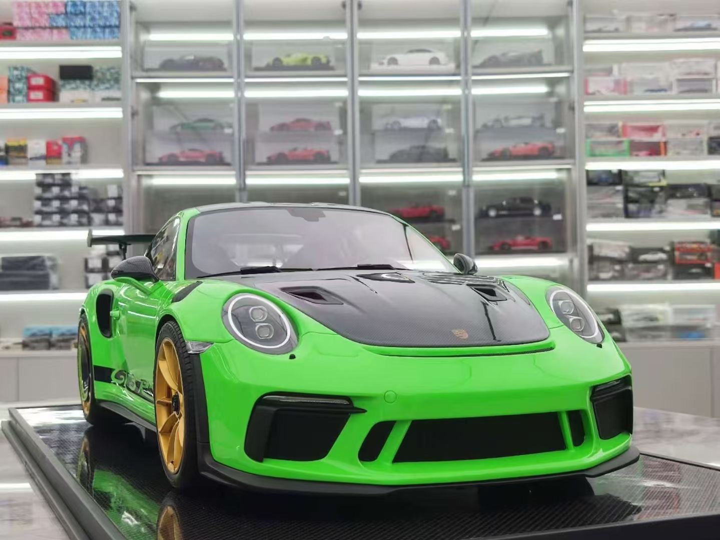 DM 1/8 Porsche 911 GT3RS Green Simulated Car Model PG011P