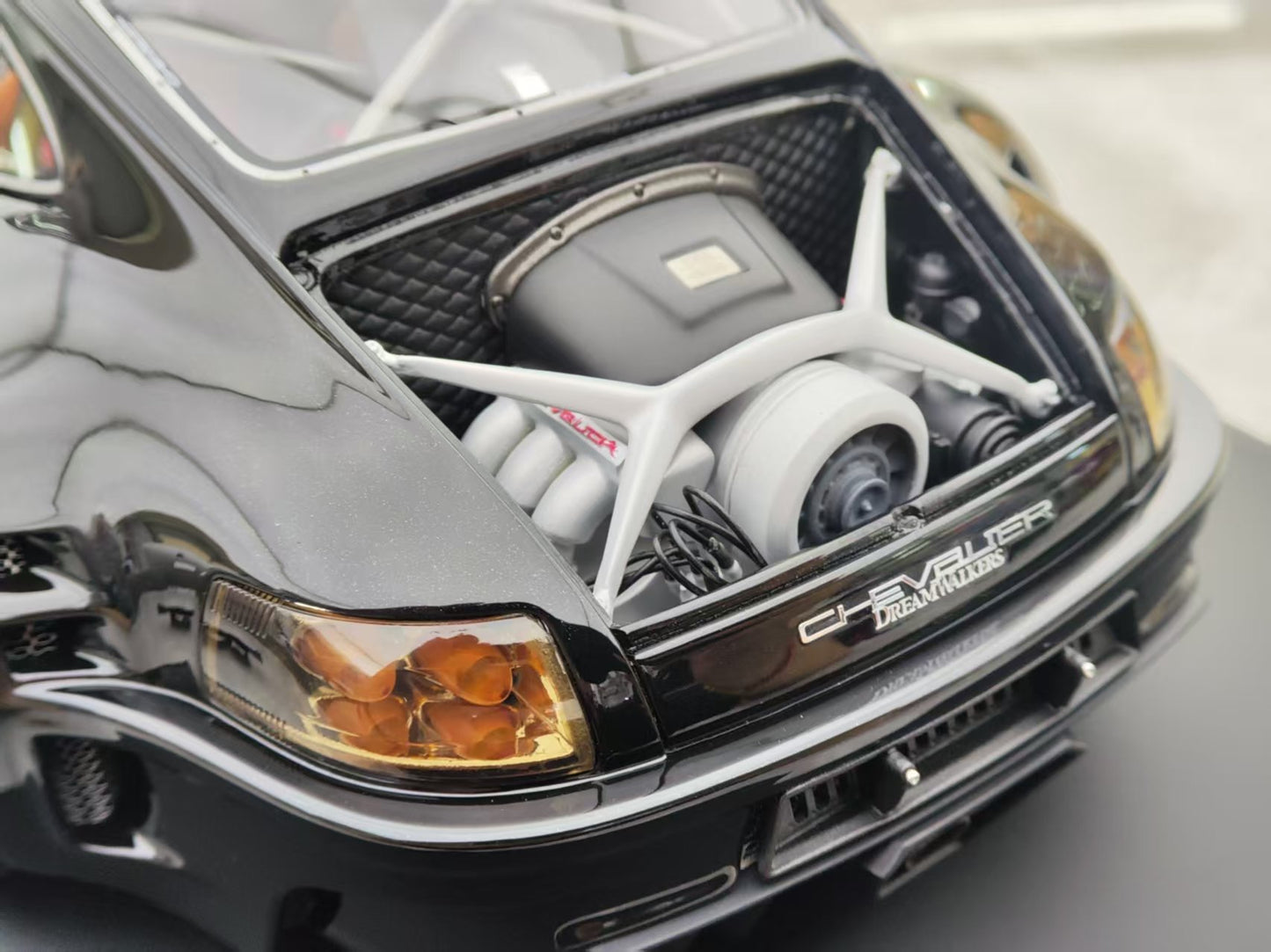 Dreamwallers 1/18 Porsche 911 Modified Black Simulated Car Model C-D995-BK01