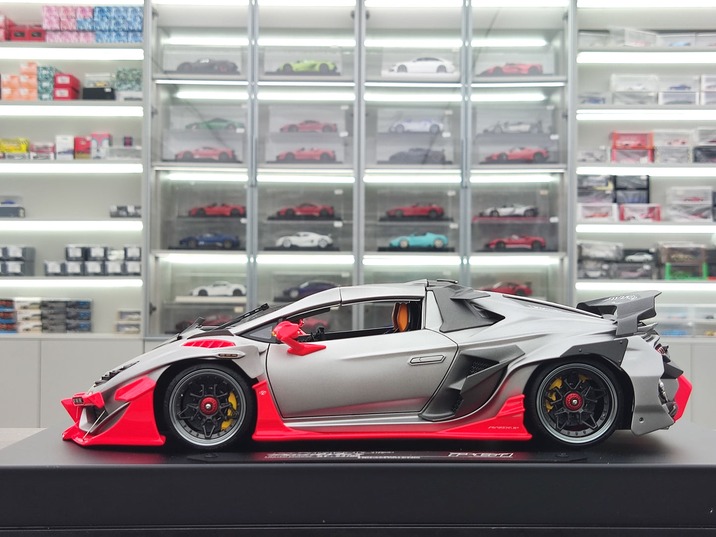 Dreamwalkers 1/18 Lamborghini Awakenup-P61 Arĝent-Elektrokovrita Limigita Eldono Modelaŭto A-D61-ST02