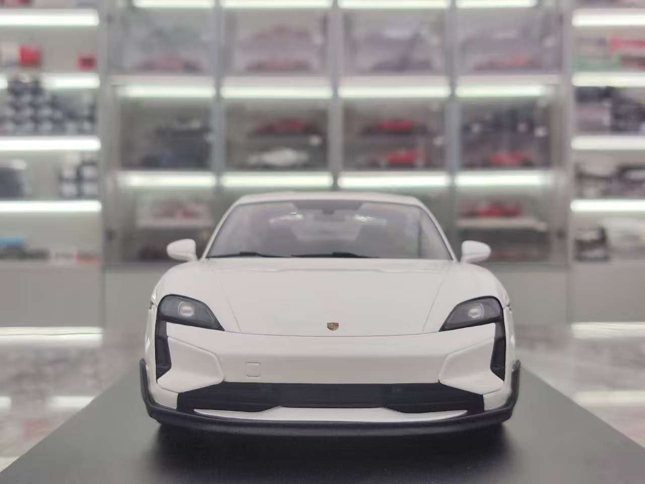 MINICHAMPS 1/18 Porsche TAYCAN TURBO GT - 2024 White Alloy Car Model 117069404