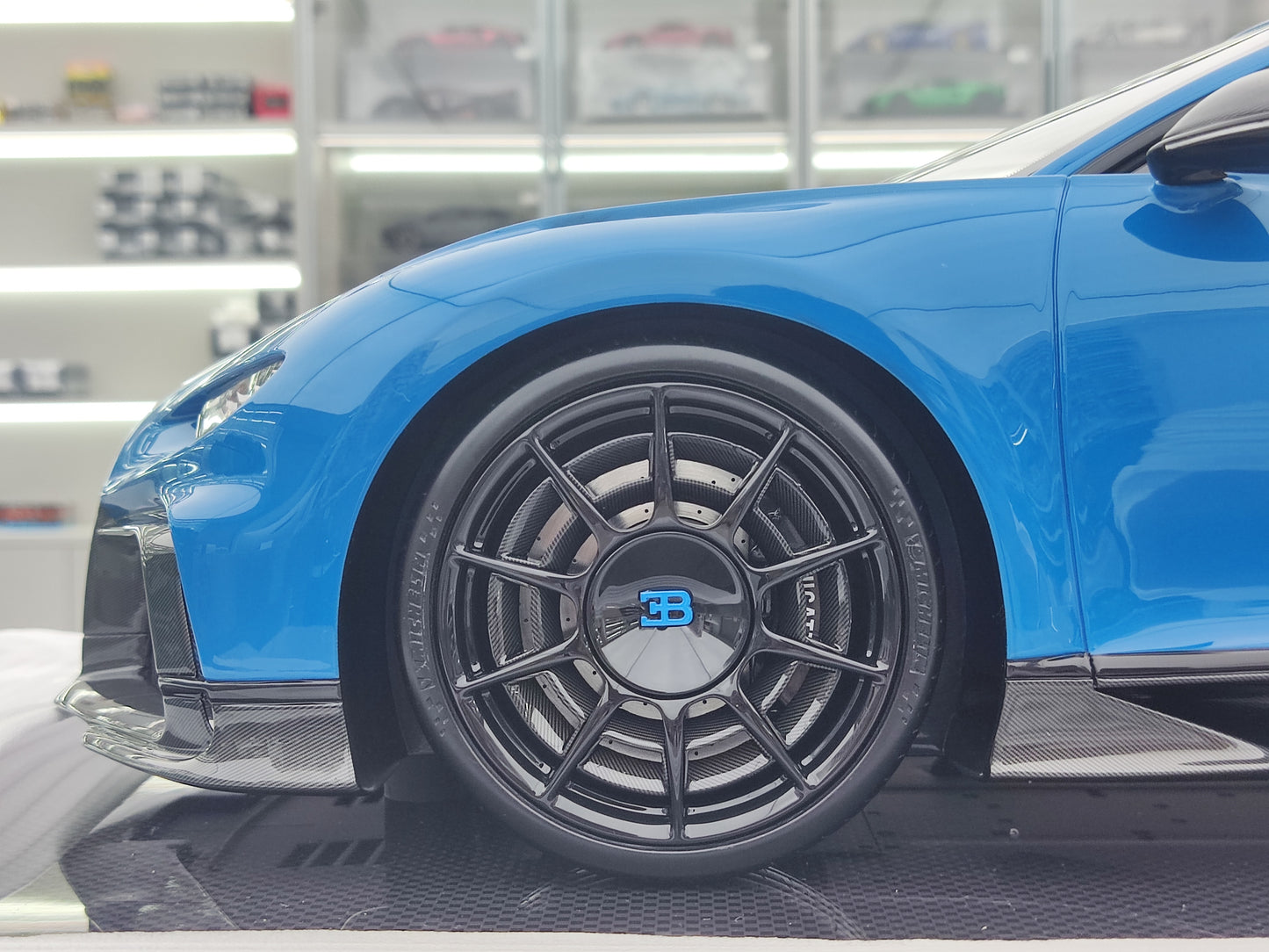 MR 1/8 Bugatti Chiron Pur Sport Dynamic Blue Simulated Car Model MR194