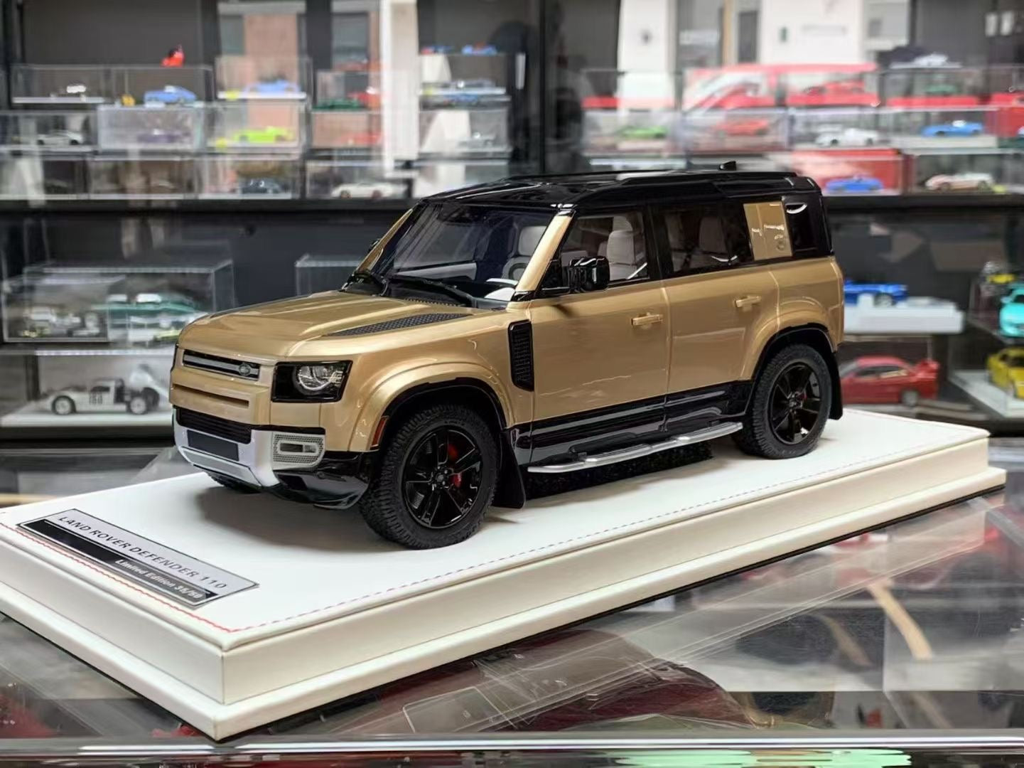 Ivy Merit 1/18 Land Rover Defender 110 Limited Edition Car Model