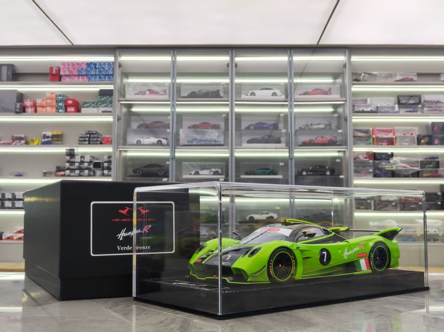 HH Model 1/18 Pagani Huayra R Metallic Apple Green Limited Edition Car Model HH472