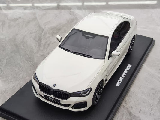 GT Spirit 1/18 BMW 545E X DRIVE SALOON M SPORT ALPINE White Resin Model Decoration GT496