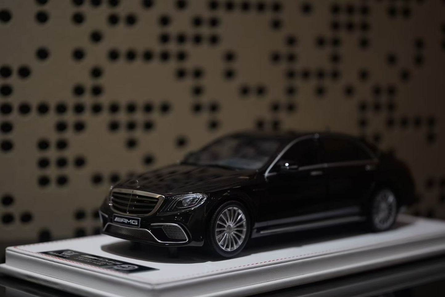 Vehicle Art 1/18 Mercedes-Benz S65 Limited Edition Car Model