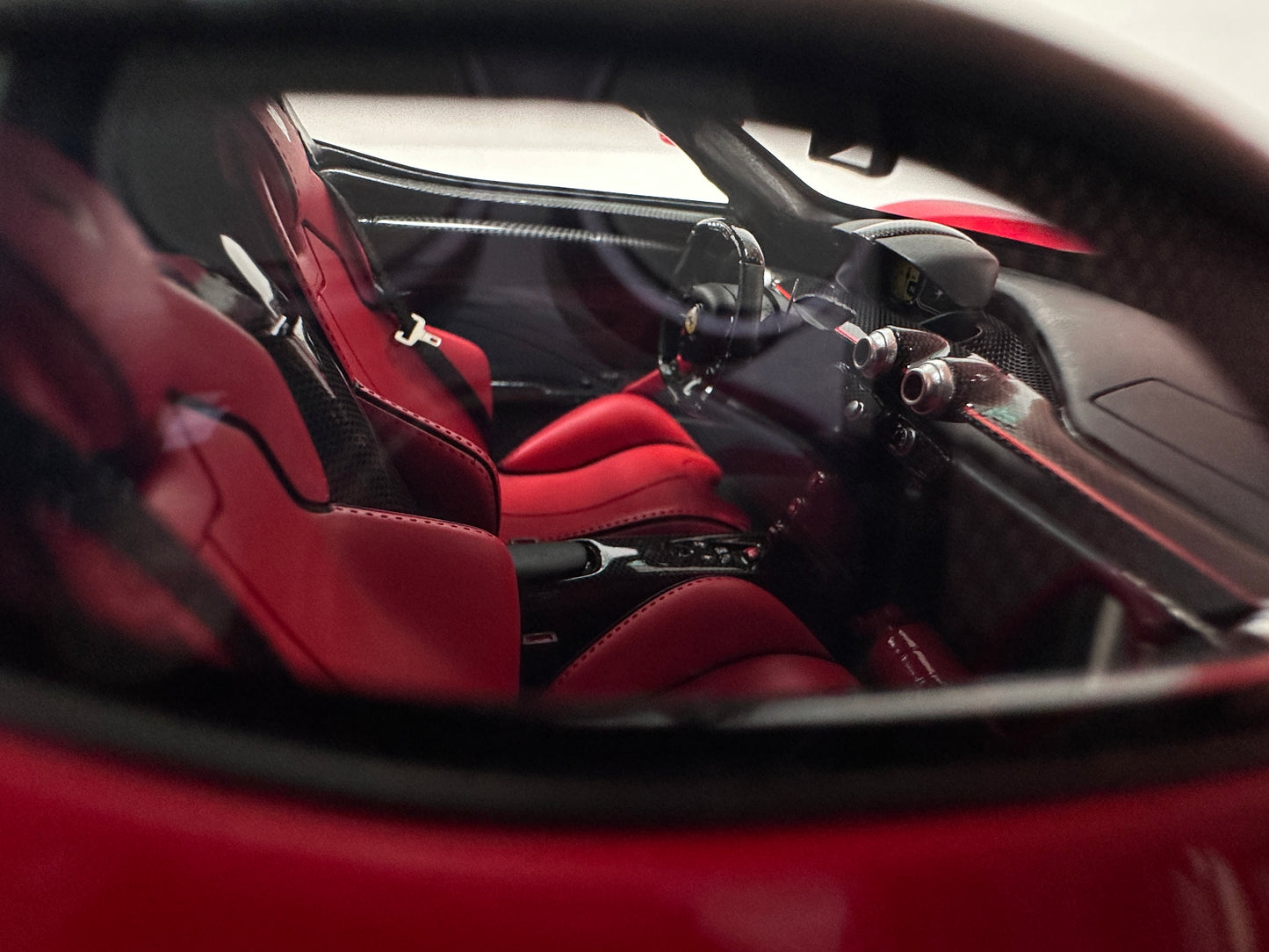 GAVIN + ZigzagYoungste 1:18 Ferrari LaFerrari – Standard Red (GA007)