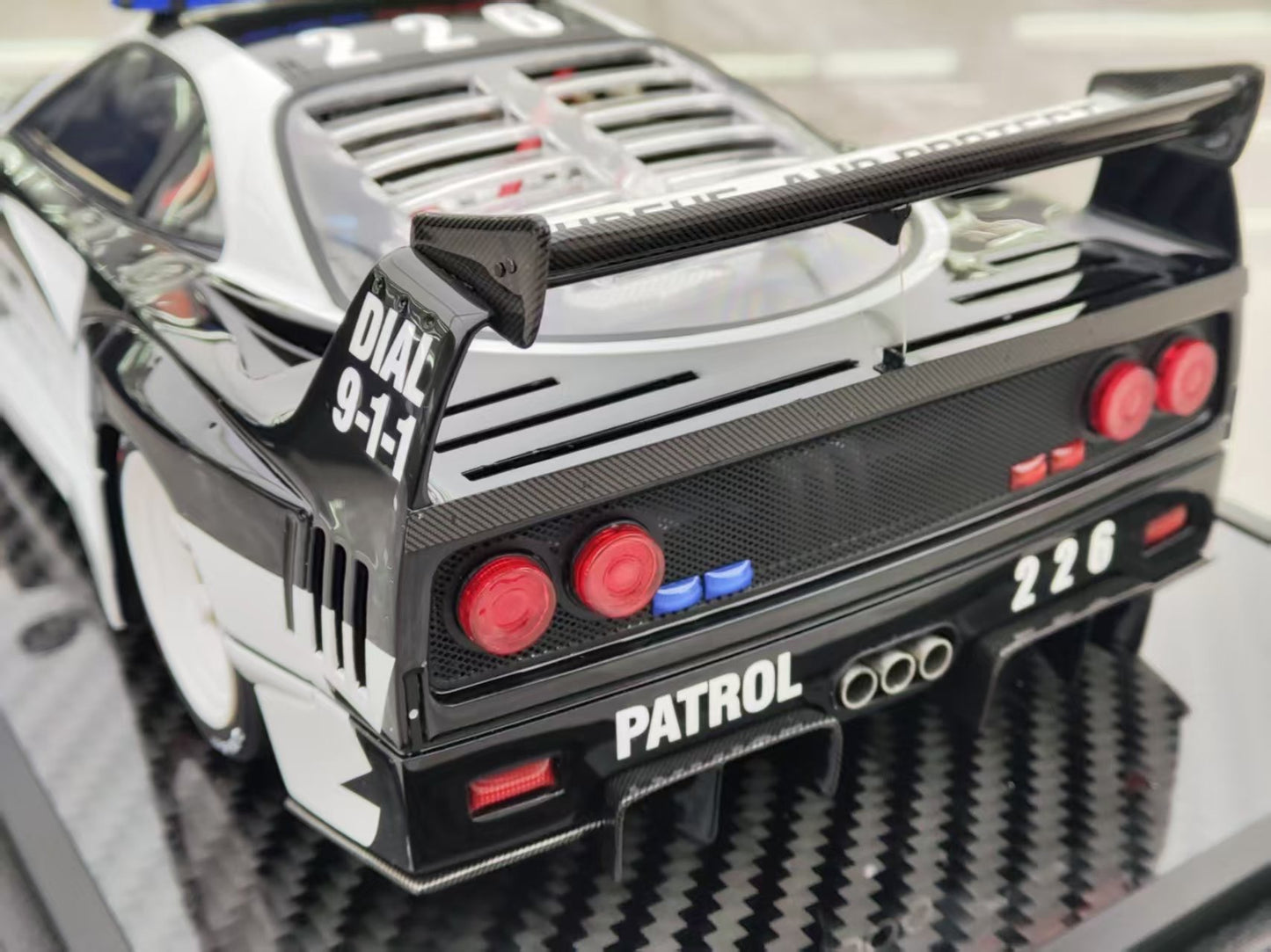 VIP 1/18 Ferrari F40 Flying Police Car Livery Resin Model VIP173