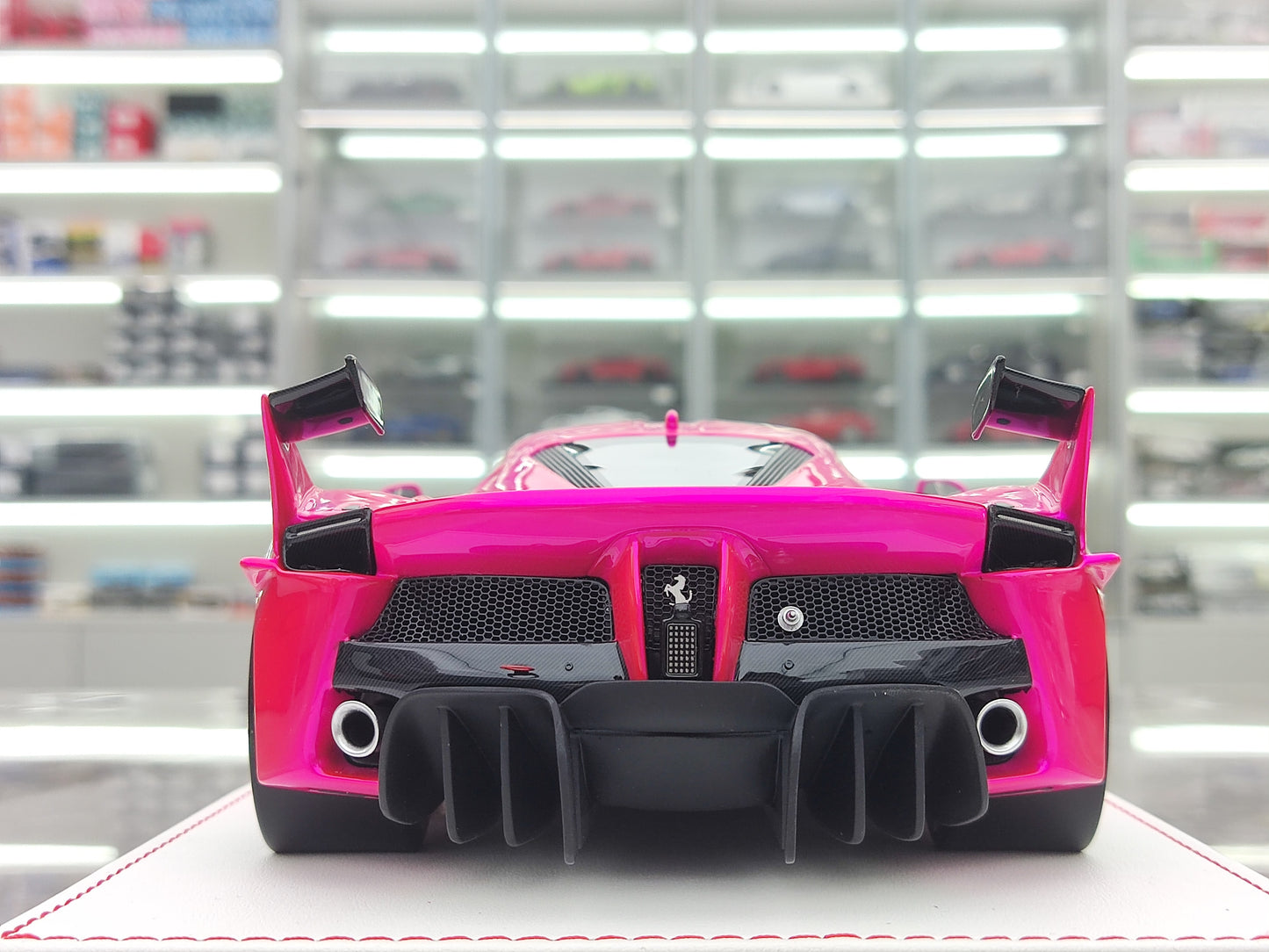 CE 1/18 Ferrari FXXK Electric Pink Simulation Car Model JS-CE011