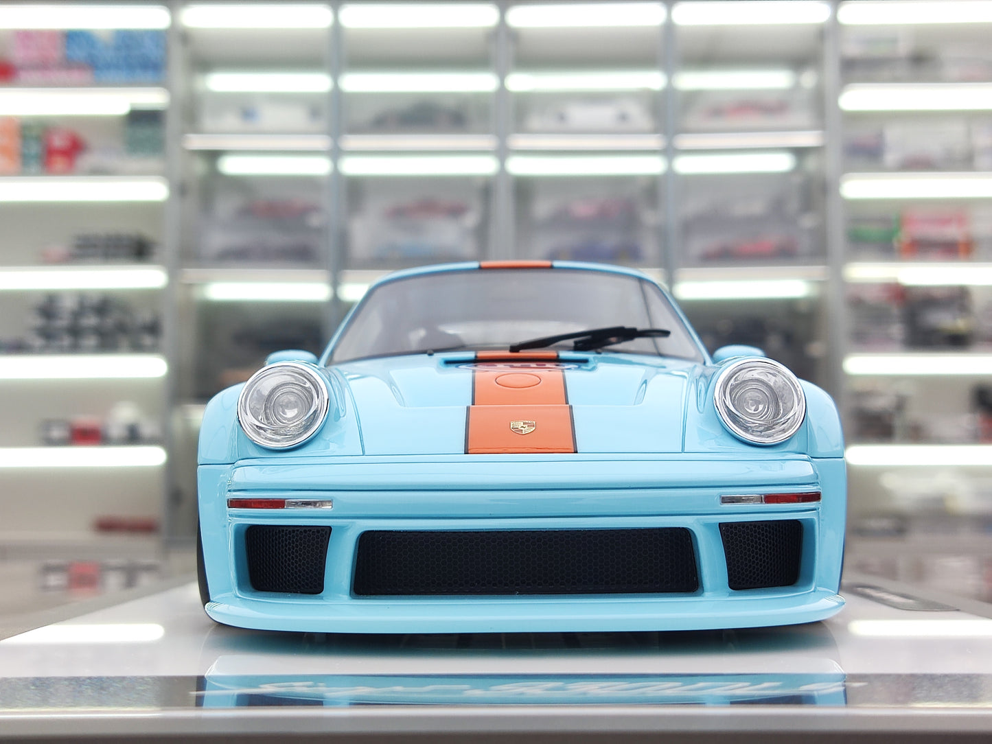 MCM 1/18 Porsche Singer DLS Turbo Acrylic Base with Bay/High Spoiler MCM013