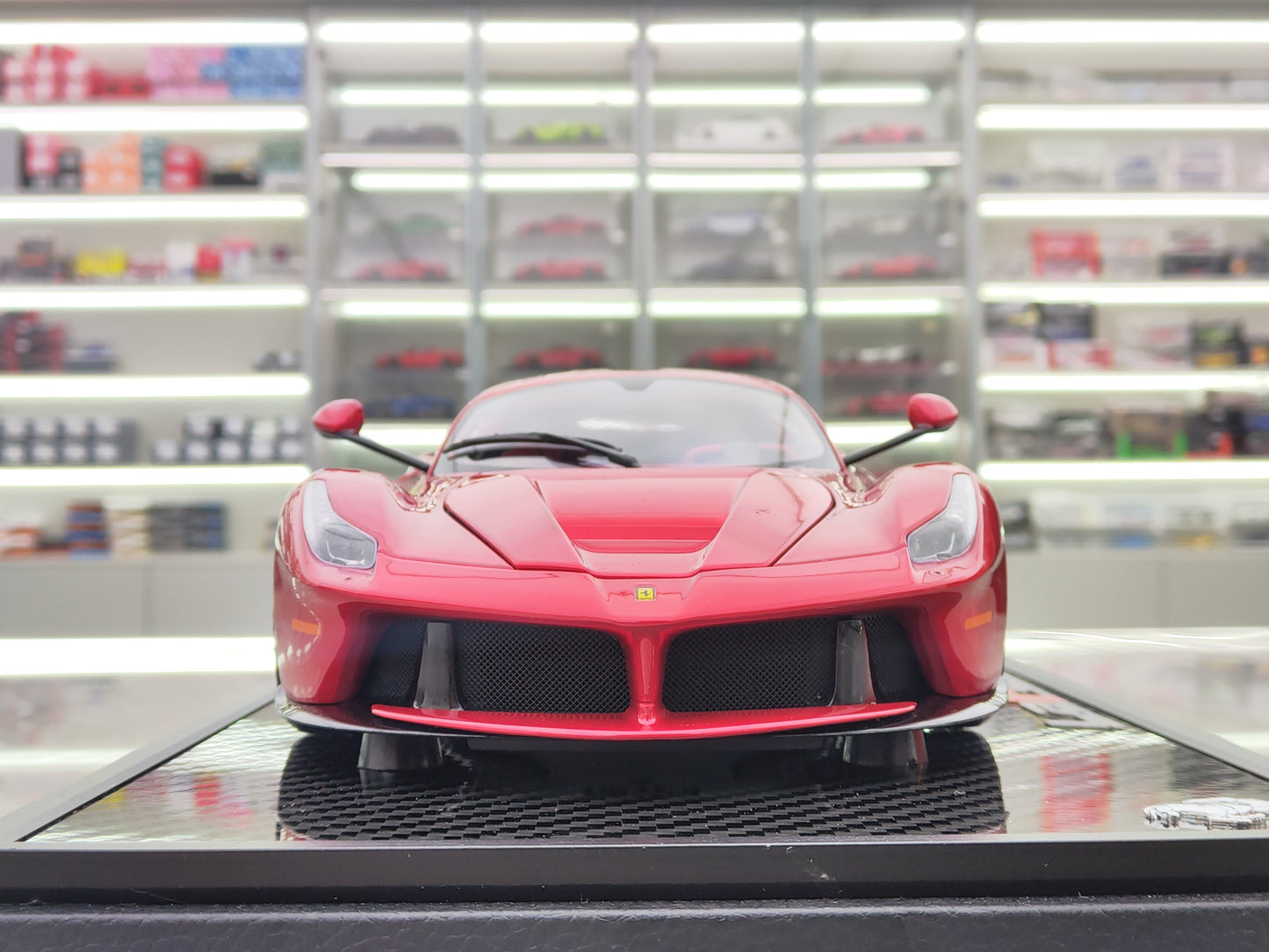 BBR 1/18 Ferrari LaFerrari Hamilton with base alloy car model BBR1822H8CH1