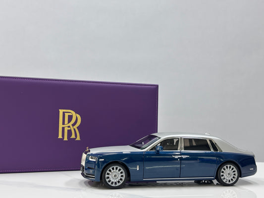 ZP 1/18 Rolls-Royce Phantom VIII – Silver / Pikes Peak Blue (ZP122)
