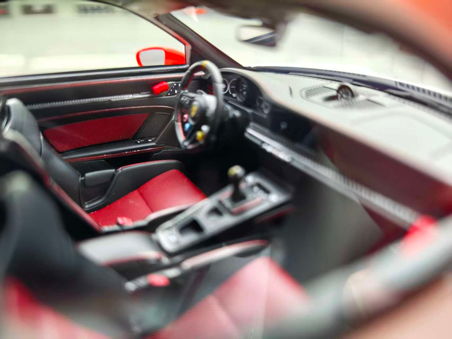 FuelMe 1/18 Porsche 992 GT3RS SASTRO FM18010LM-21