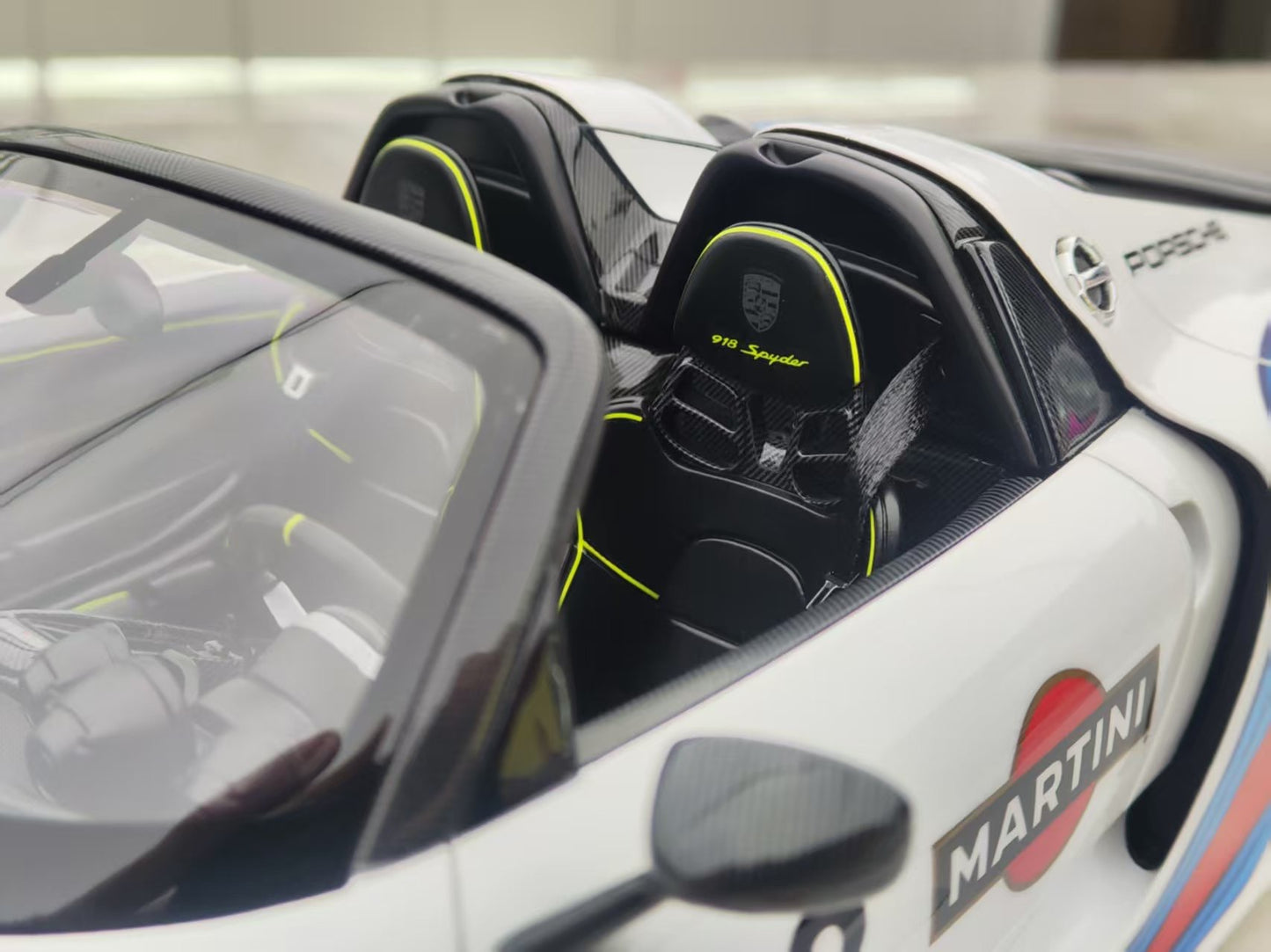 MAKEUP 1/18 Porsche 918 Spyder White Martini Resin Model EML089A