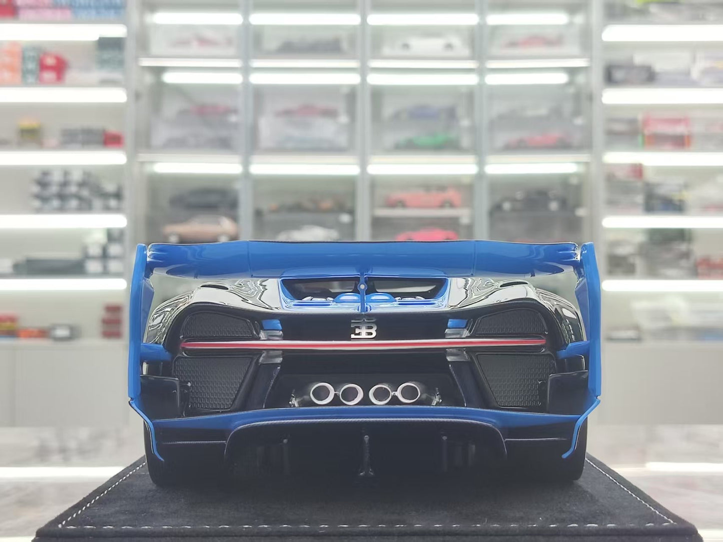 HH Model 1/18 Bugatti Vision GT Ocean Blue/Blue Carbon Fiber HH481