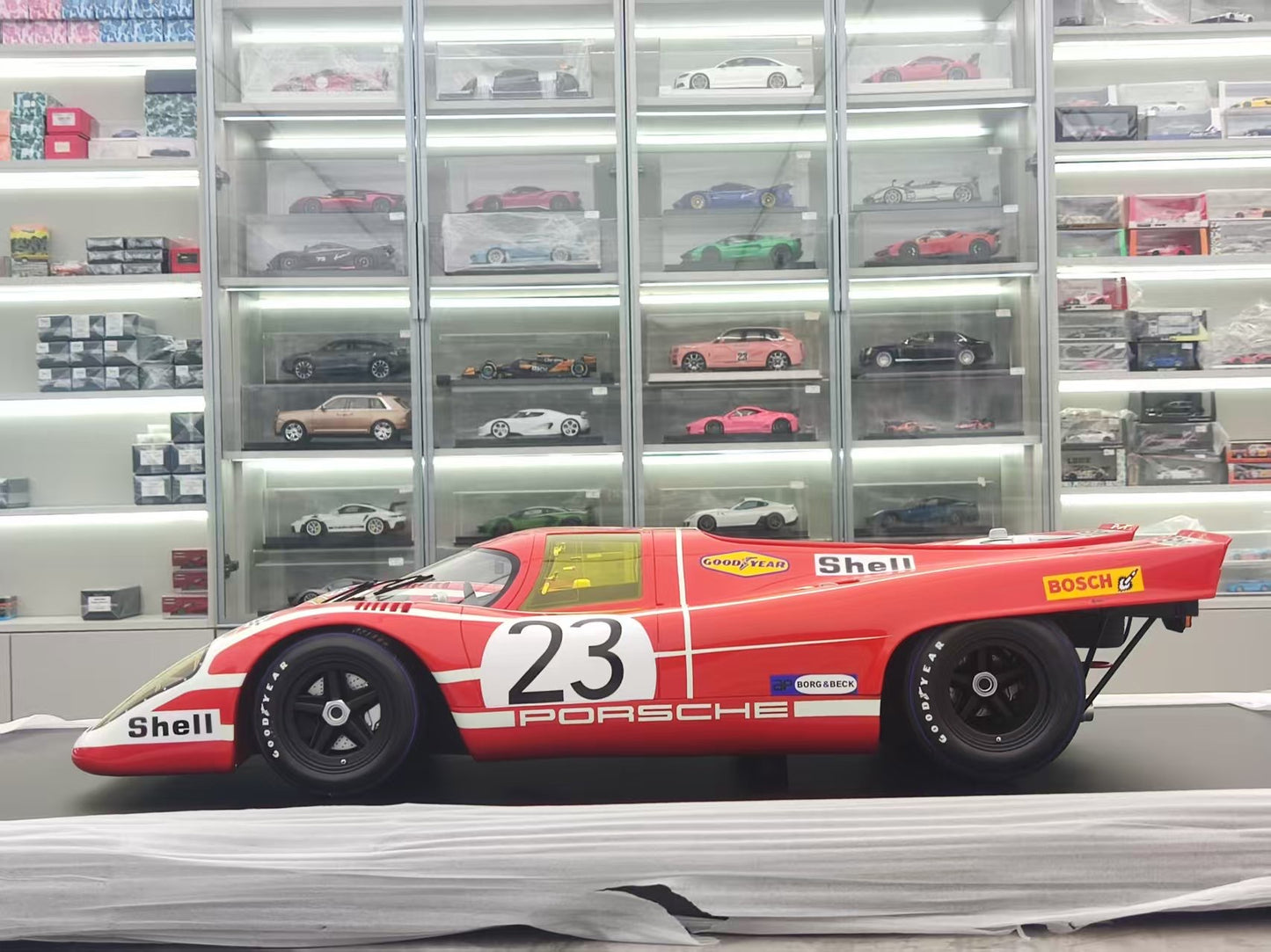 SPARK 1/8 Porsche 917 #23 winner Le Mans 1970 red 08LM70