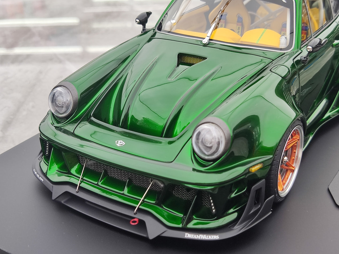 Dreamwalkers 1/18 Porsche CHEVALIER D995 Green Simulated Car Model C-D995-EV01